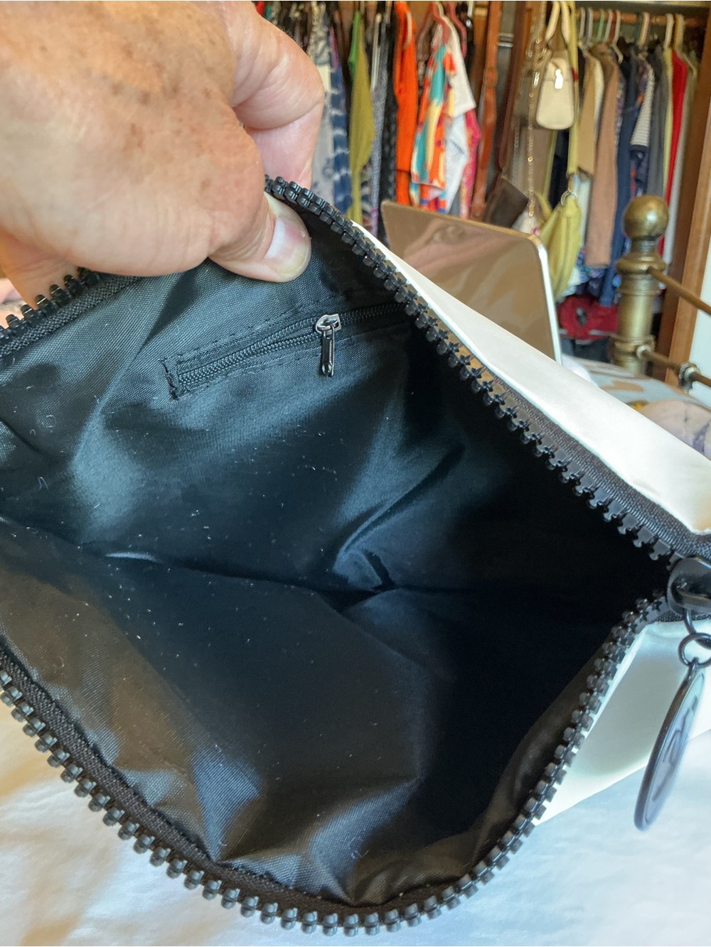 CHANEL White Pouch with Black CC Logo - Picture 4 of 5